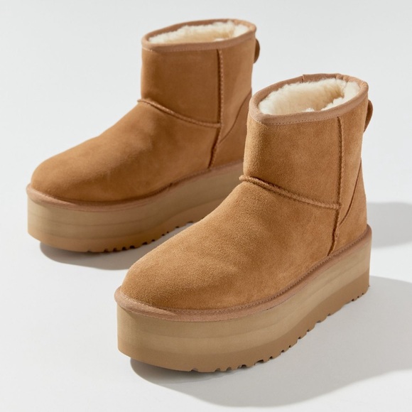 NIB Classic Mini Platform UGG - Picture 2 of 9
